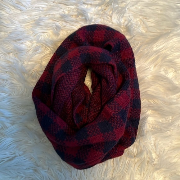 Stylish Buffalo Check Infinity Scarf - Picture 2 of 3